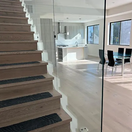 Brand New Townhome Sleeps 10